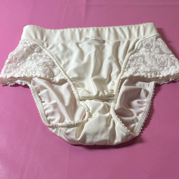 Victoria's Secret Cream Lace Panties - Picture 3 of 7